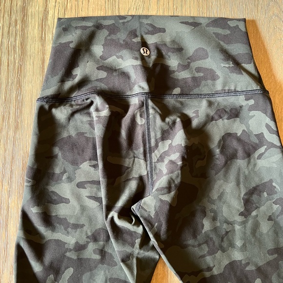 Lululemon Wunder Under High-Rise Tight 25" size4 - Picture 3 of 5